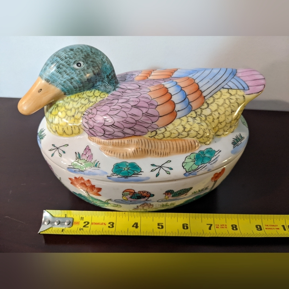 Vintage Chinese Export Hand-Painted Ceramic Nesting Duck Tureen - Picture 2 of 9